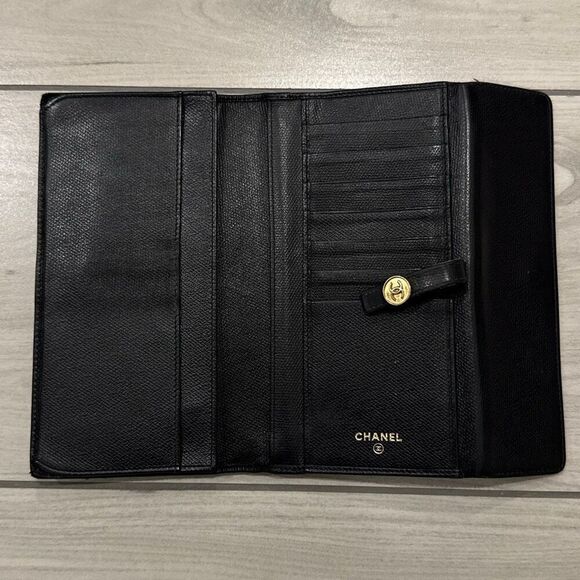 Chanel vintage CC Black Button Bifold Wallet Authentic. Come with authenticity - Picture 2 of 14